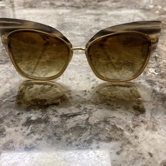 Dita Stormy Women’s Sunglasses - Picture 11 of 12